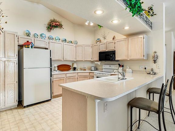 3rd image of 13997 W Pueblo Trl