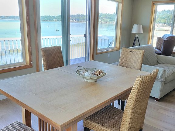 Third floor dining area