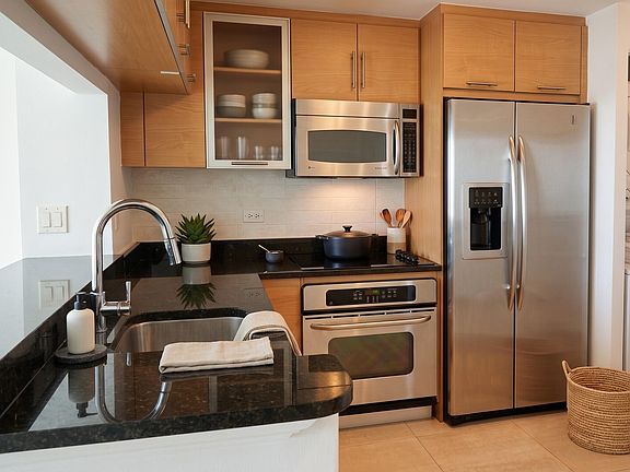 5th image of 31 SE 5TH Street #202