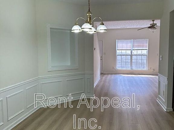 3rd image of 3816 Dandridge Way