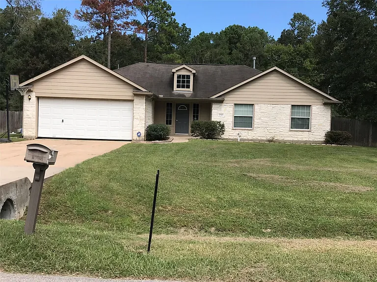 11502 Walraven Dr — Photo 1