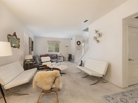 3rd image of 20027 Holly Dr