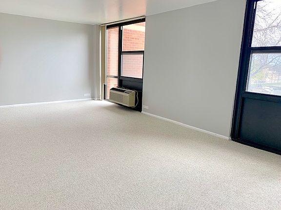 5th image of 2921 S Michigan Ave APT 308