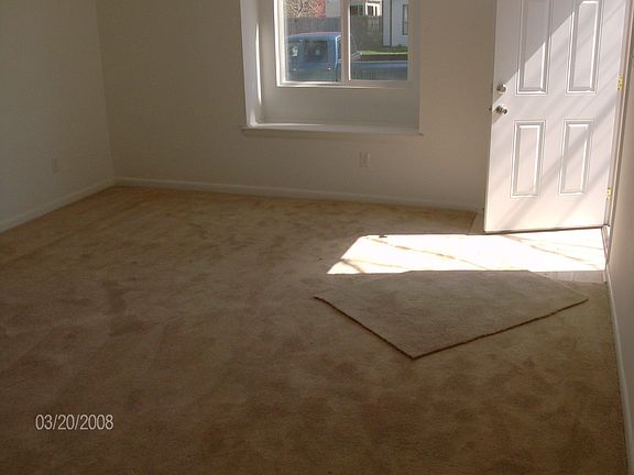 5th image of 1425 Goldfinch Ln