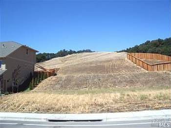 1st image of 425 Poppy Hill Dr