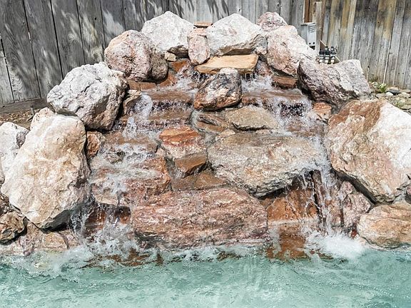 3rd image of 839 Cobblestone Ct