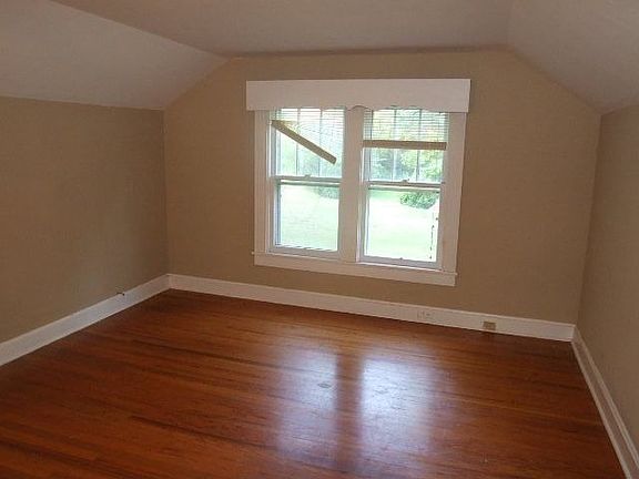 5th image of 400 E Meeting St
