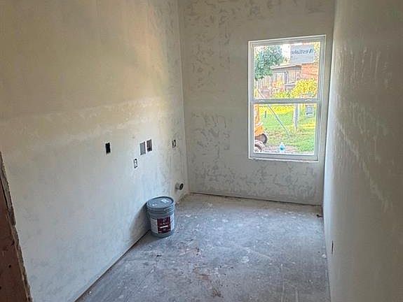 4th image of 1292 Sue Ln