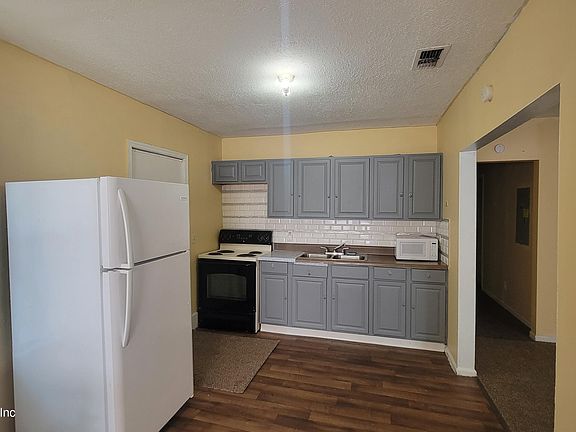5th image of 2810 Venus St