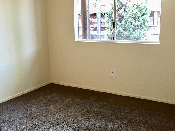 5th image of 2469 Redwood Dr