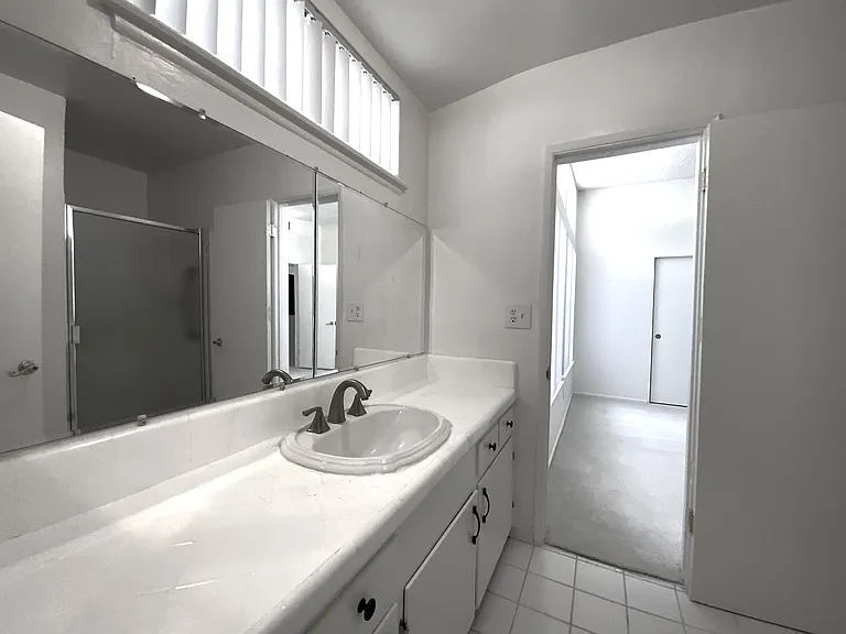22545 Hatteras St — Photo 20
