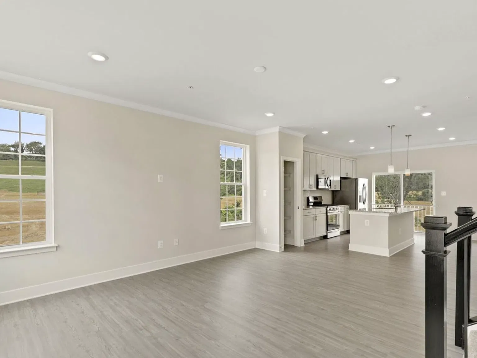 3 bed, 3.5 bath, 1900 sqft, $2,700 — Photo 3