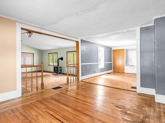 3rd image of 162 Main St