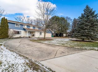 31236 Oak Valley Dr, Farmington Hills, MI 48331