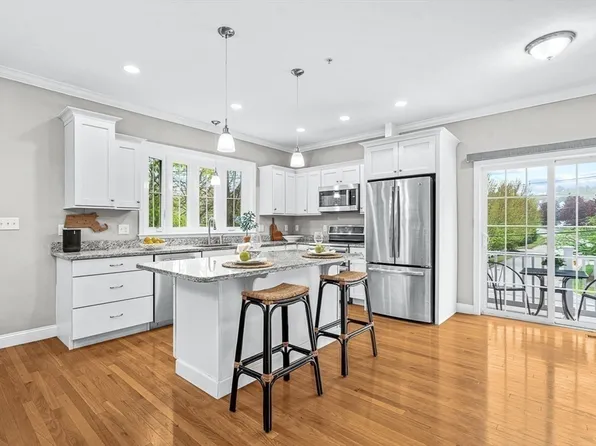 28 Compass Point #28, North Andover, MA 01845