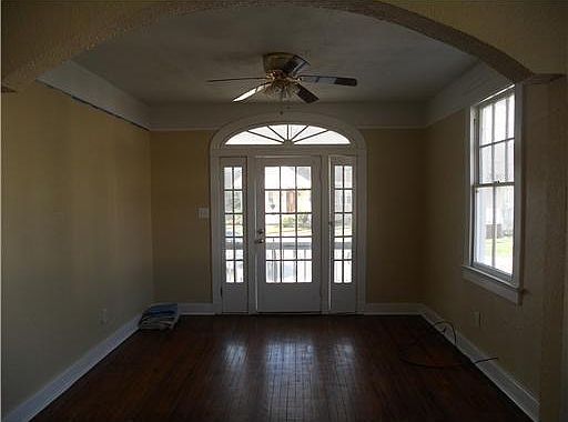 2nd image of 5216 Hawthorne Pl