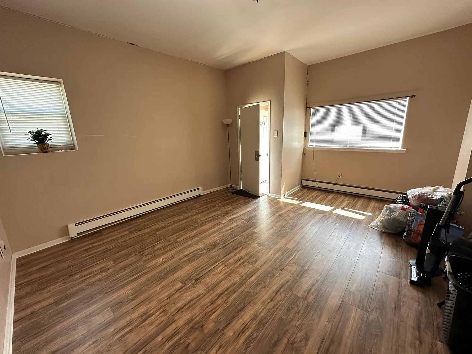 1 bed, 950 sqft, $1,200 — Photo 4