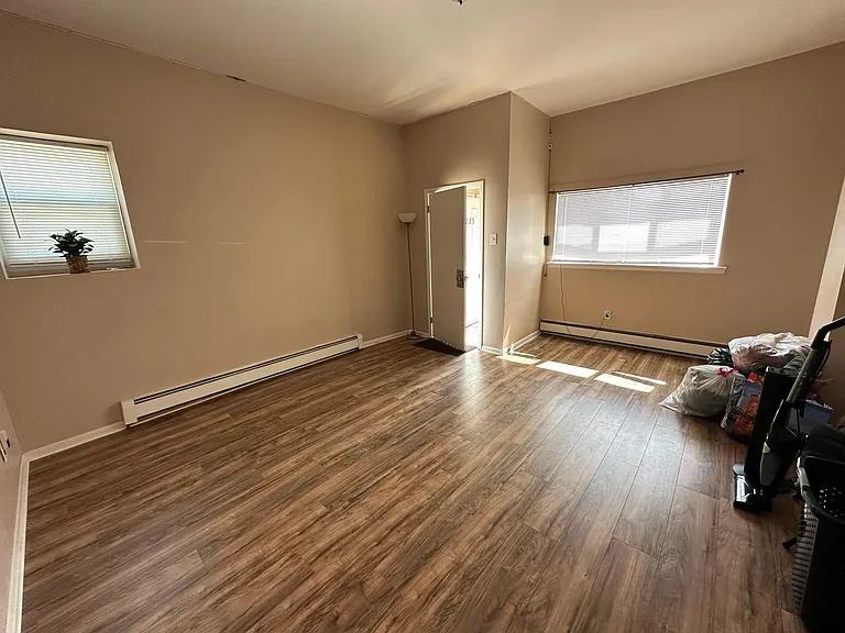 1825 W Butler St #1 — Photo 4