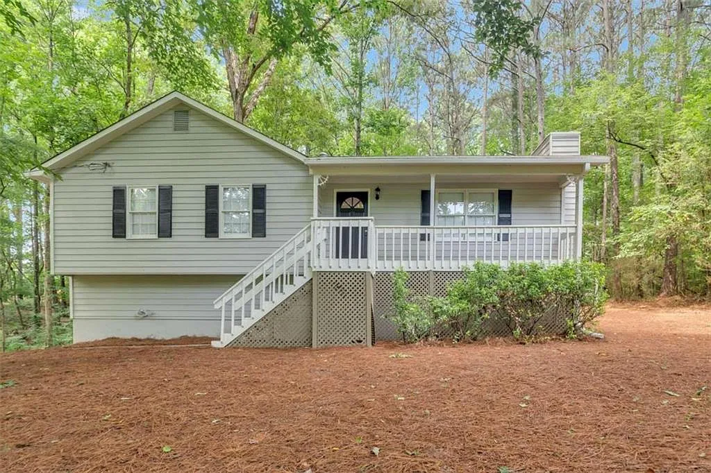 4 bed, 2.0 bath, 1800 sqft, $5,250 — Photo 2