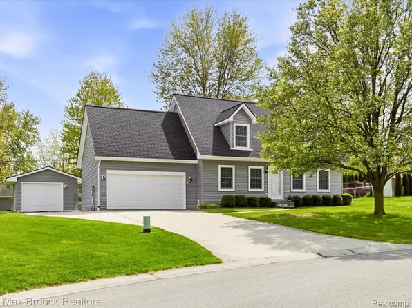 1561 S Delano St, Saint Clair, MI 48079