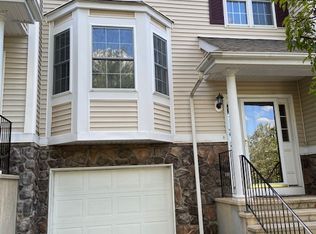 2002 Larson Dr #2002, Danbury, CT 06810
