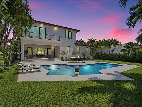 3rd image of 1940 Alamanda Dr