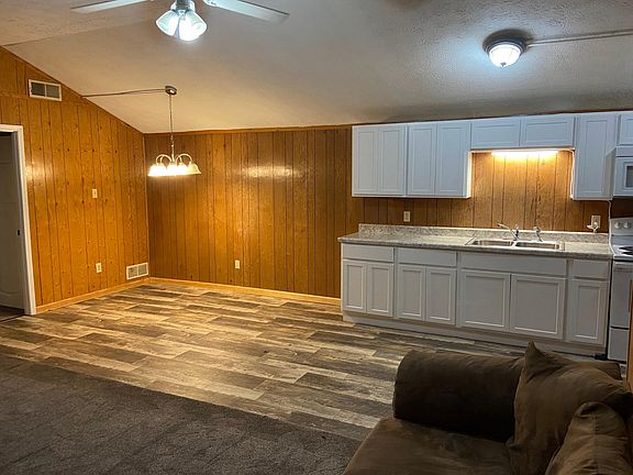 Kitchen / Dining Area