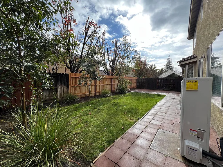3156 N Applegate Ave — Photo 20