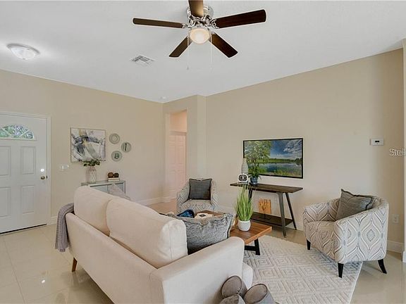 4th image of 352 Fern Ct