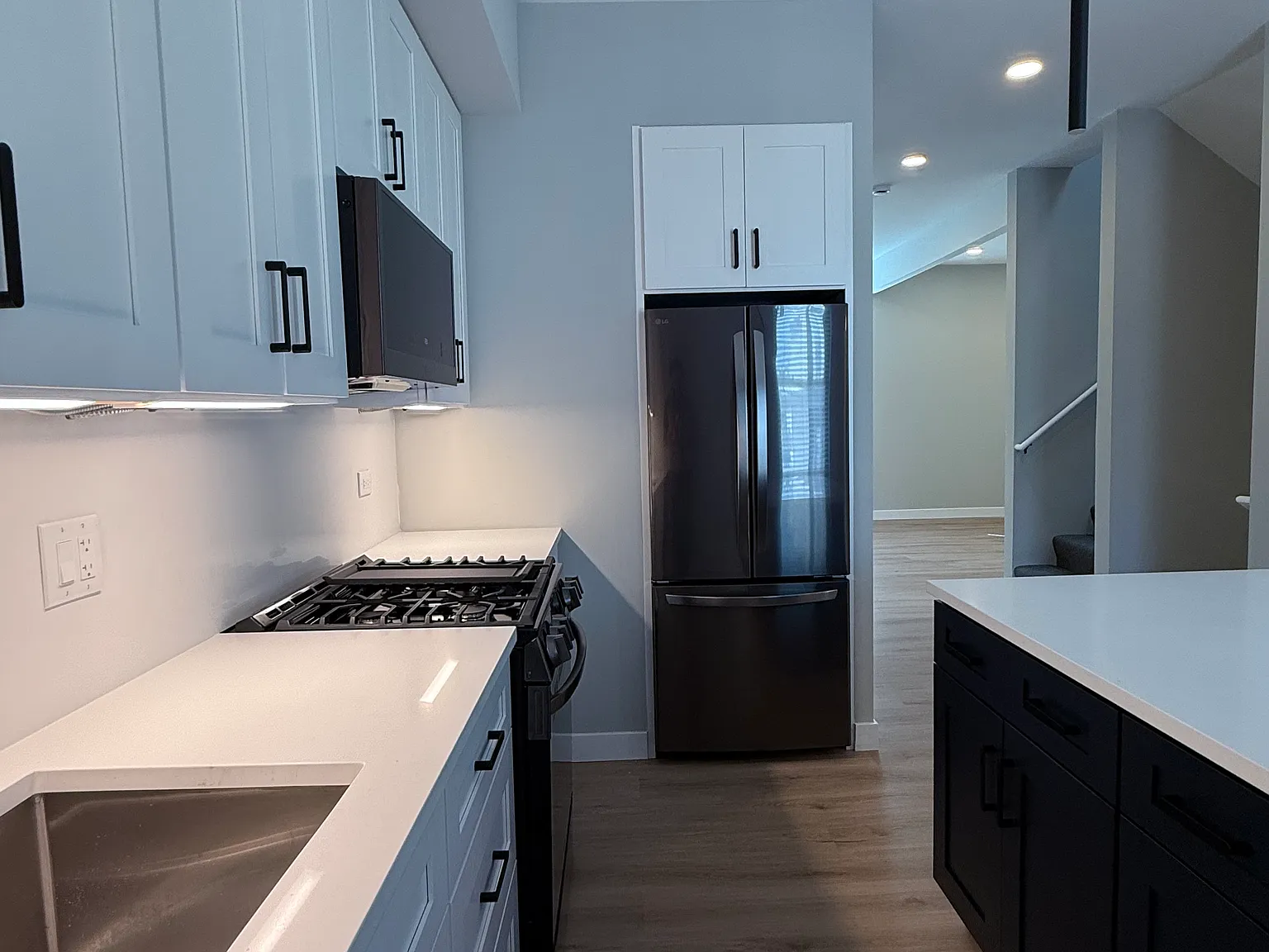 4 bed, 2.5 bath, 1800 sqft, $5,000 — Photo 2