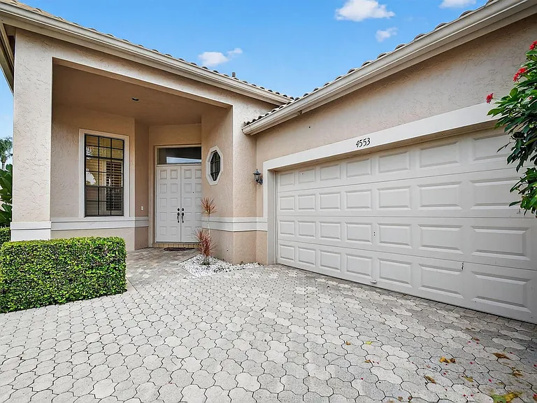 4553 Barclay Fair Way — Photo 4