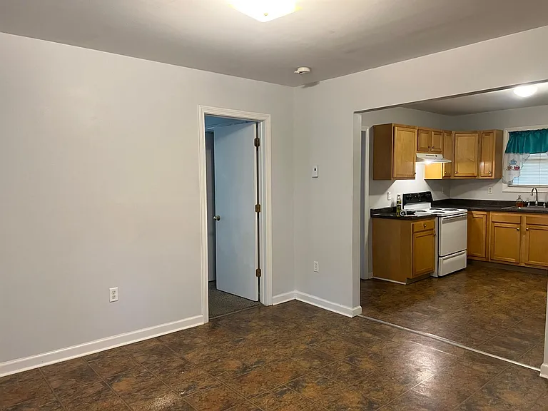 11 Moore Ct #A — Photo 2