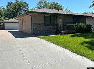 421 Nelson St, Lincoln, NE 68521