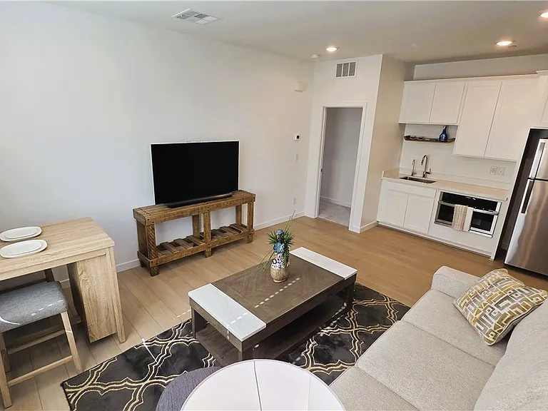 509 Arthur Pointe St #0 — Photo 5