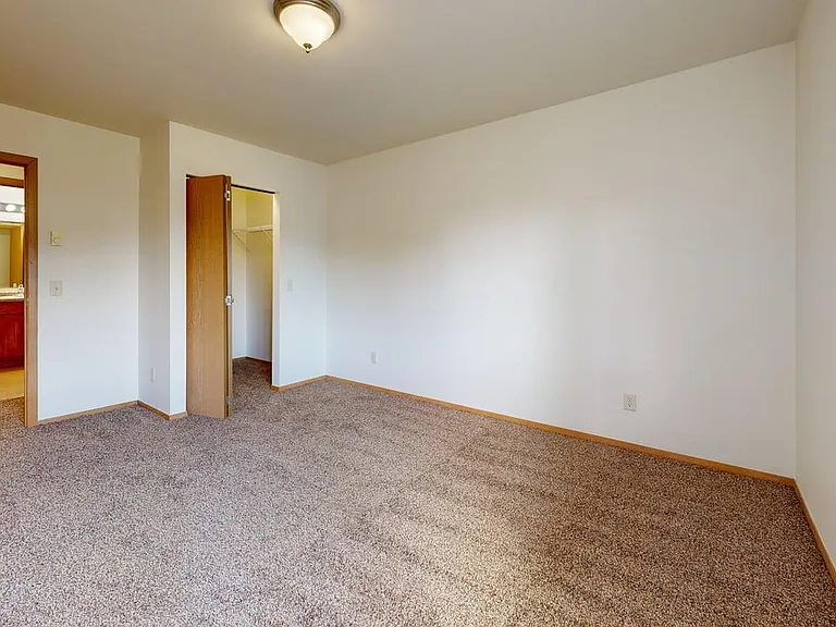 Dakota Point Apartments — Photo 19