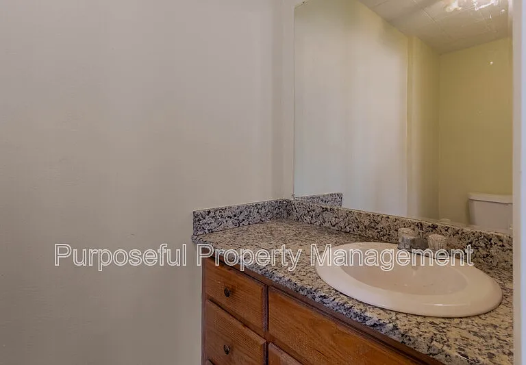 728 NE 15th St — Photo 20