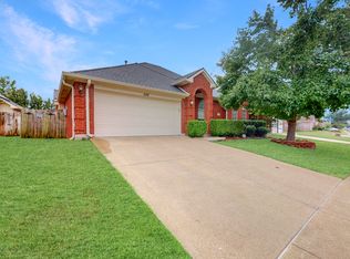 226 E Lynn Creek Dr, Arlington, TX 76002