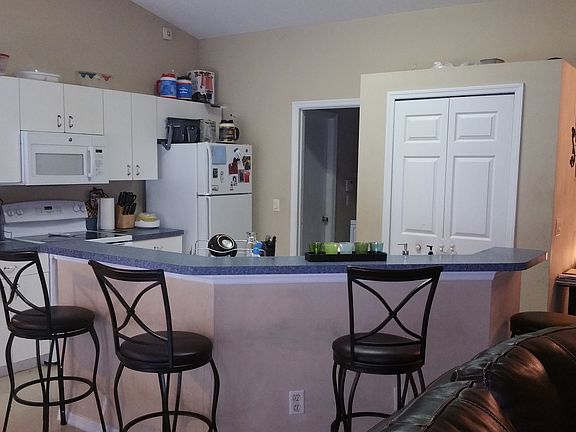 5th image of 301 SW Bridgeport Dr