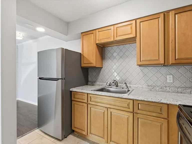 3307 Mayflower Street — Photo 3