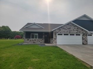 2622 Ridgewood St, Menomonie, WI 54751