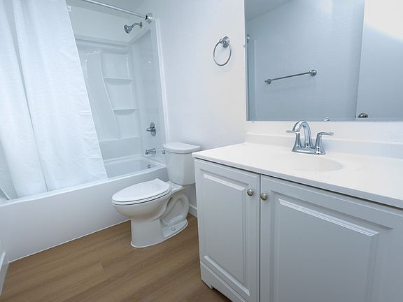 5th image of 1471 N Fair Oaks Ave APT 4