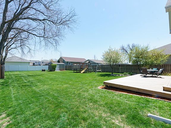 4th image of 630 Lakeshore Dr