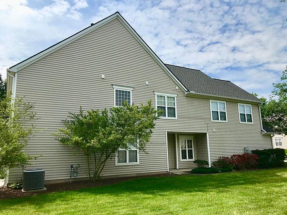 Side View - Landscaping/Lawncare Maintenance by HOA (Included)