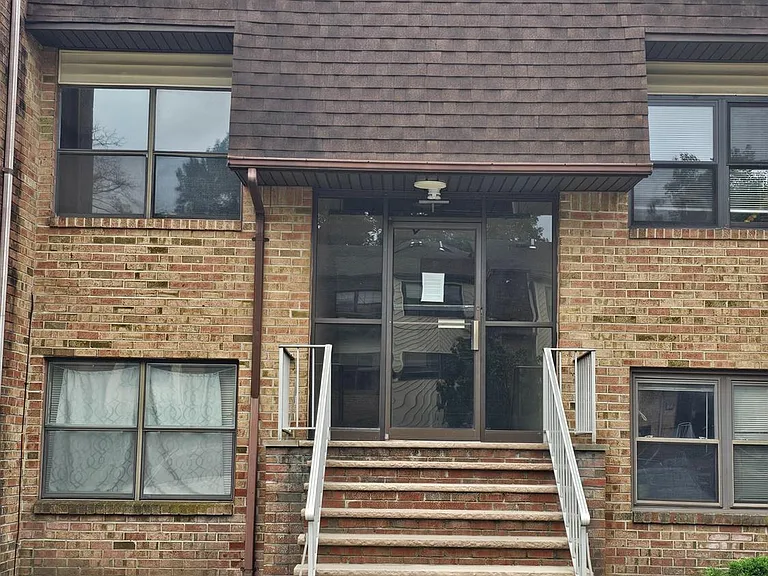 1714 Raspberry Ct — Photo 2
