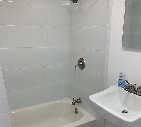 4th image of 1315 W 21st St