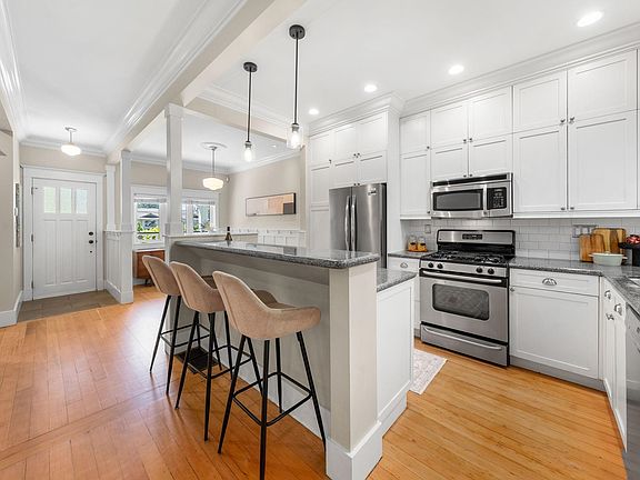 4th image of 396 Keith Rd E