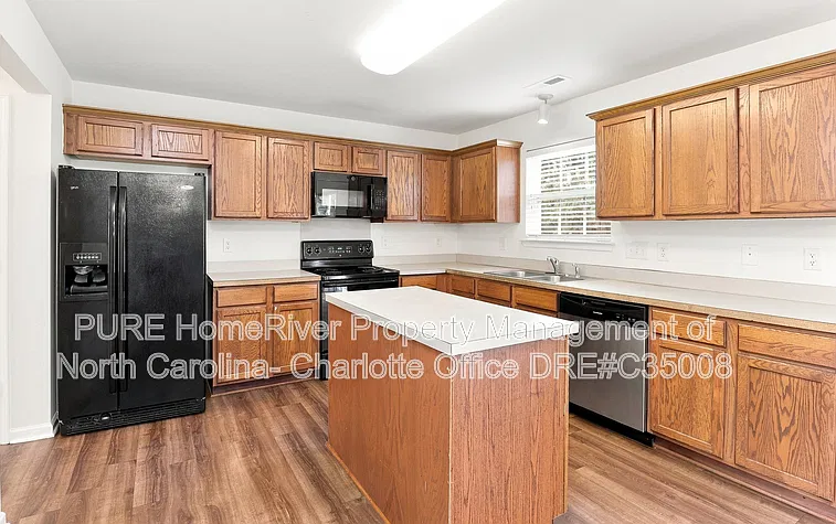 4 bed, 3.0 bath, 2238 sqft, $1,989 — Photo 4