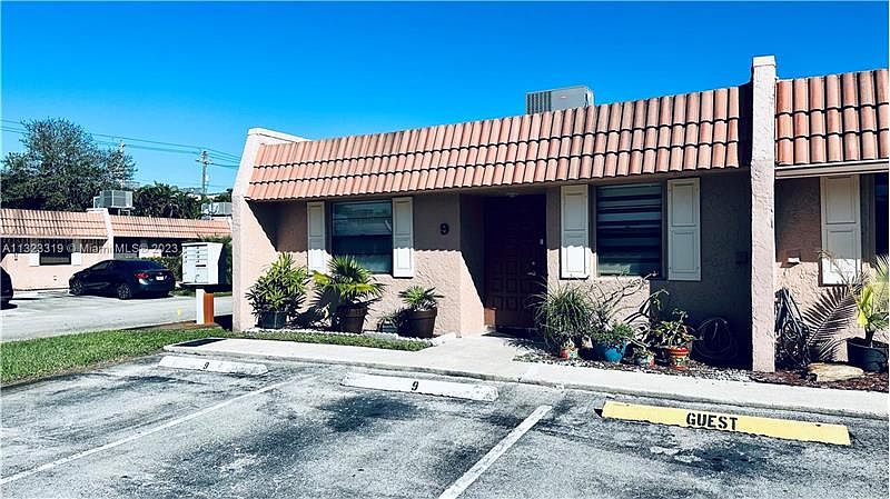 1st image of 9 N Valencia Dr #1-33