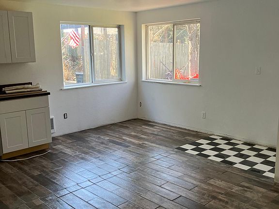 Living/dining area combo