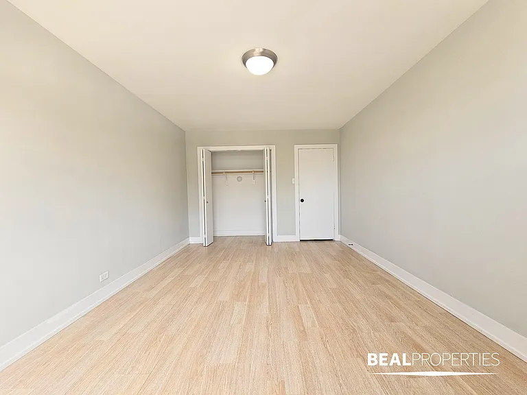 445 W Wellington — Photo 16